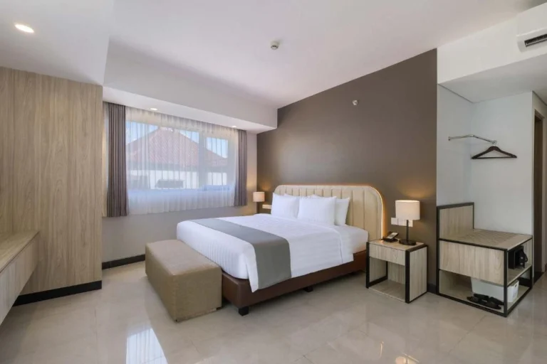 roya-regantris-kuta-room-2-1