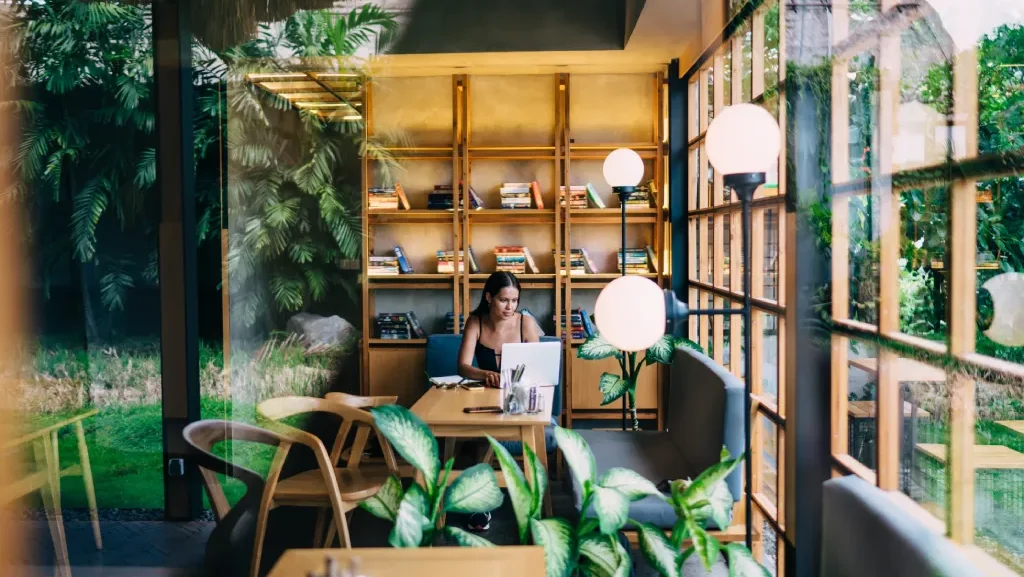 8 Cozy Cafes in Ubud for Remote Workers and Book Lovers